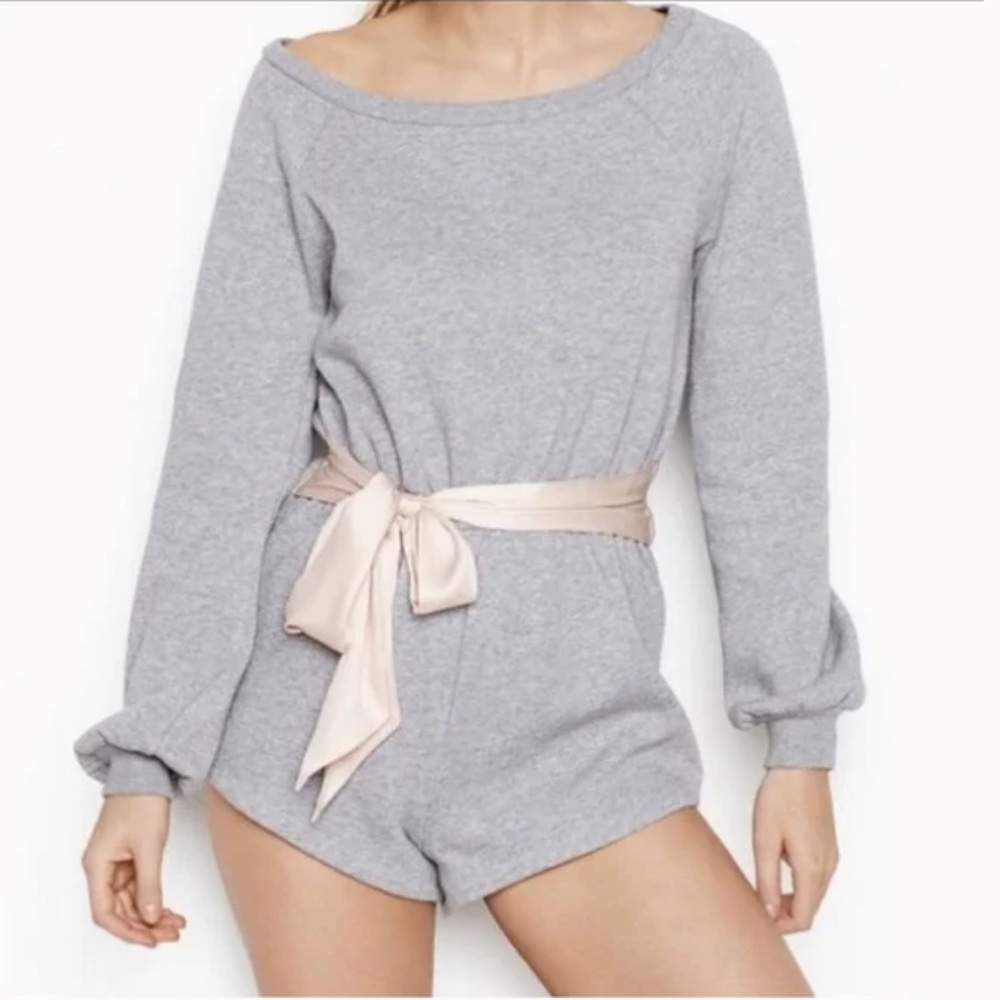 Victoria’s Secret Gray Long Sleeved Fleece Cheeky Romper Pajamas Size Small